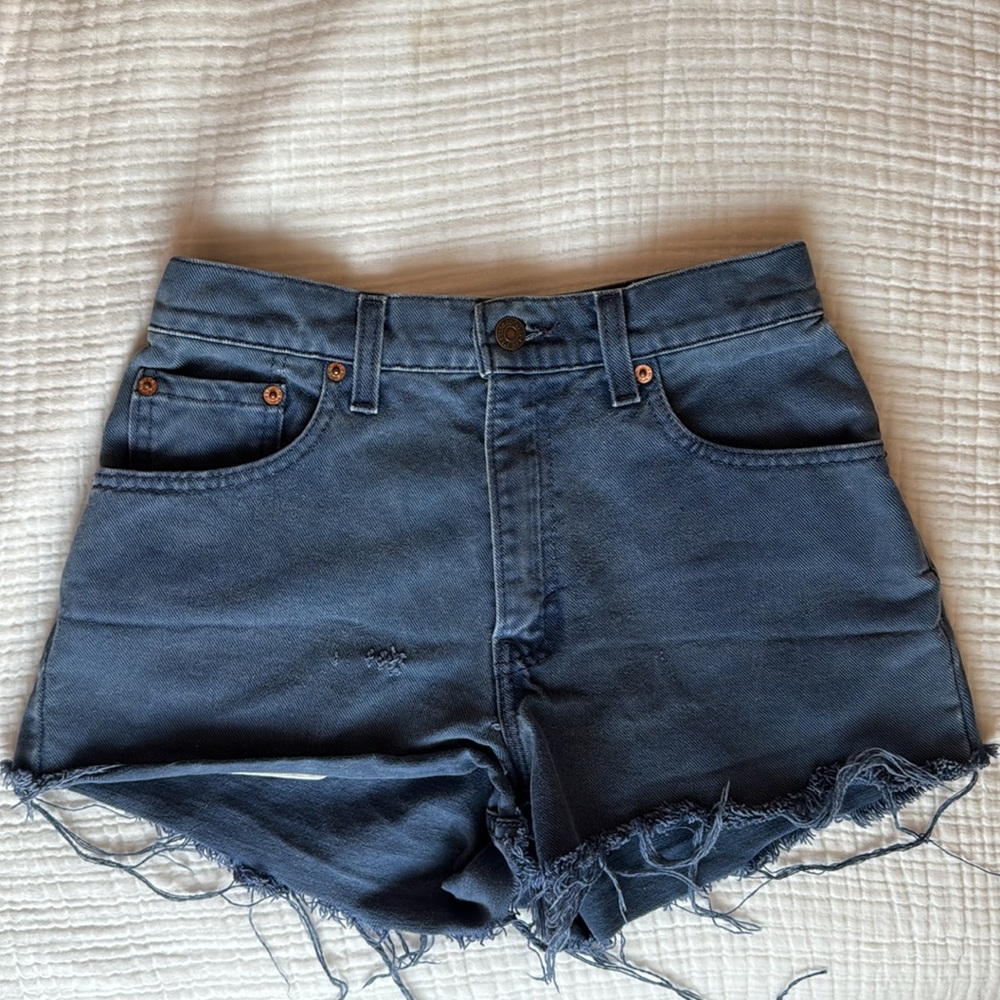 Levi women’s vintage Y2K high waisted denim blue shorts slight signs of wear